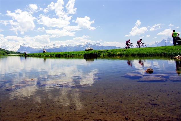 Lac de Joux-Plane, vue sur le Mont-Blanc - Yvan Tisseyre/OT Vallée d'Aulps