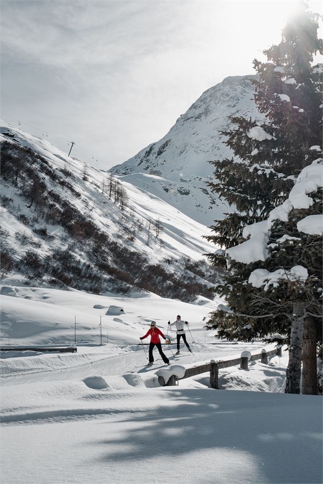 Cession ski de fond entre amies dans la Vallée du Manchet à Val d'Isère - Yann Allegre