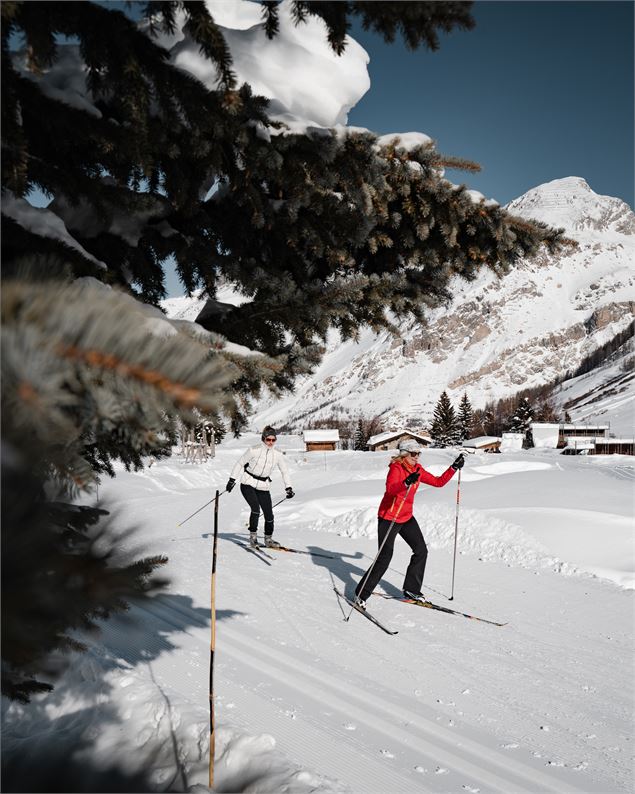 Cession ski de fond entre amies dans la Vallée du Manchet à Val d'Isère - Yann Allegre