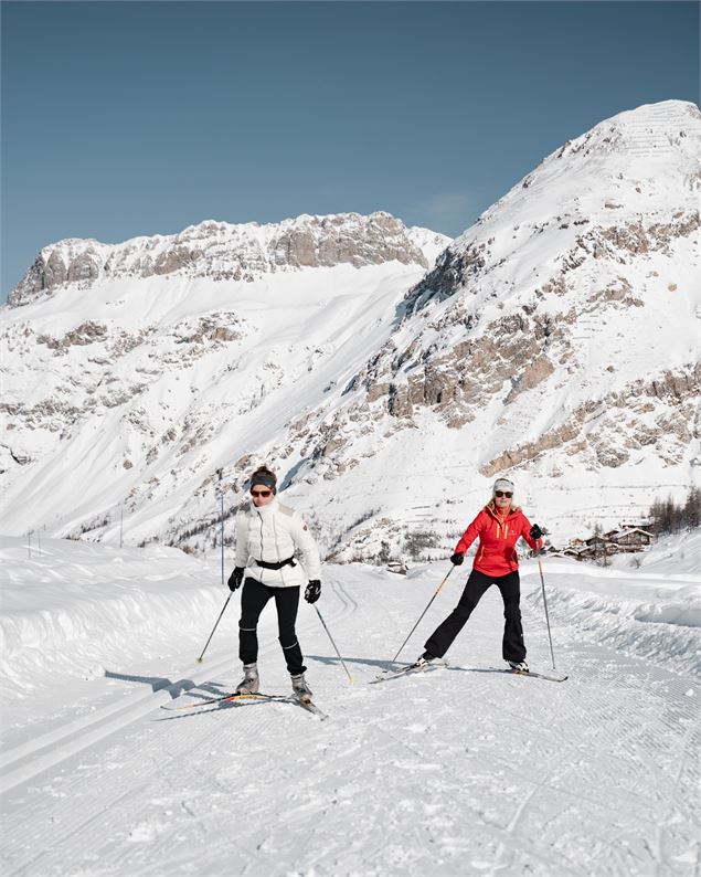 Cession ski de fond entre amies dans la Vallée du Manchet à Val d'Isère - Yann Allegre