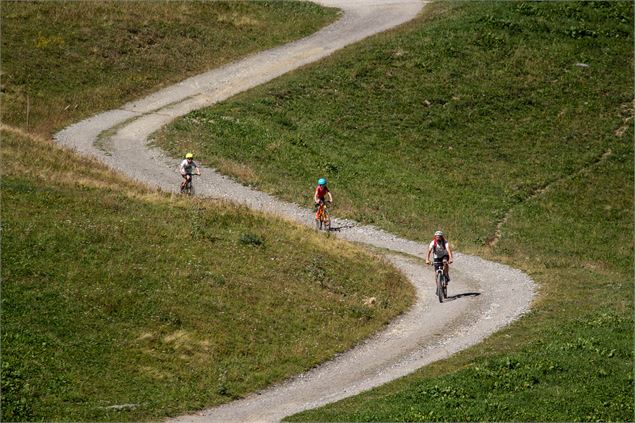 Un terrain plat adapté aux poussettes - OTGP