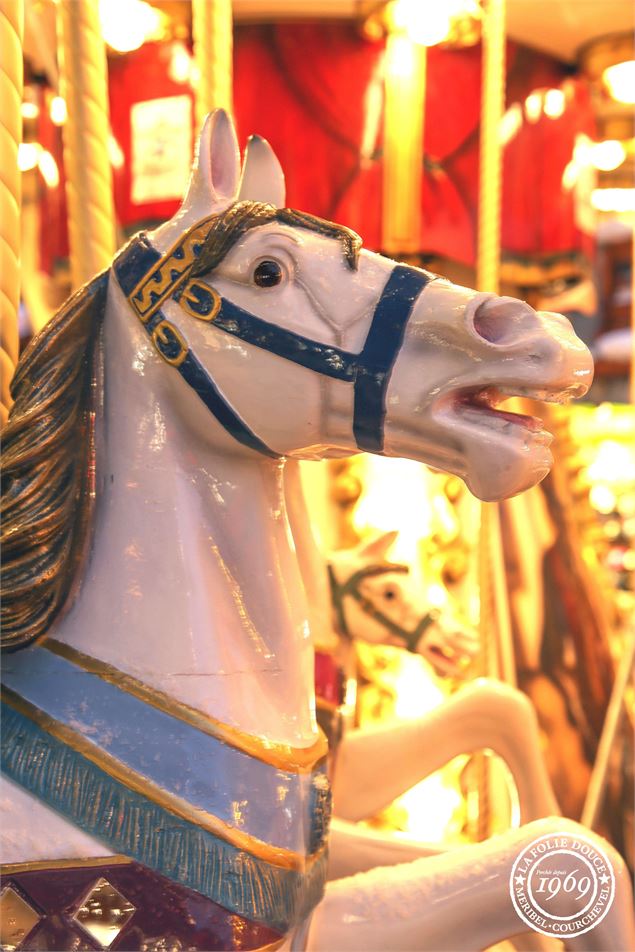 Carrousel style 1900 manège enfant et adulte, chevaux, voiture de pompier, avion, montgolfière et di