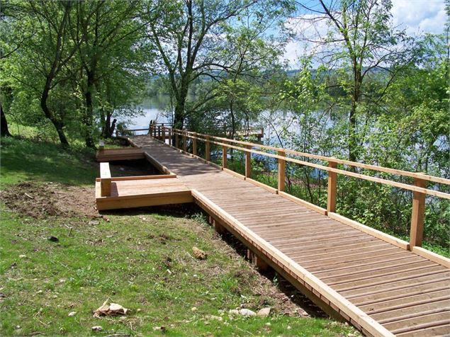 Ponton de pêche à Saint-Bernard - Communauté de Communes Dombes Saône Vallée