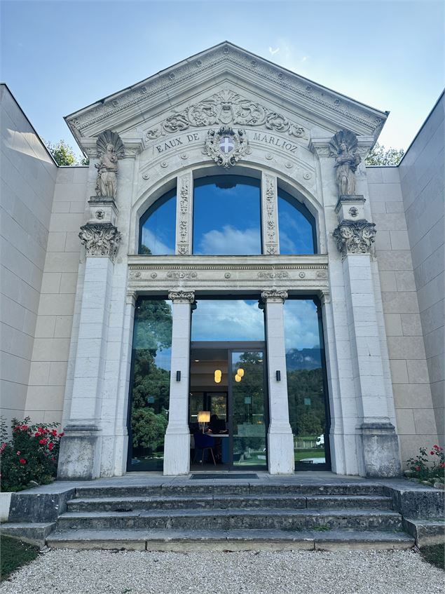 Façade Thermes - Domaine de Marlioz