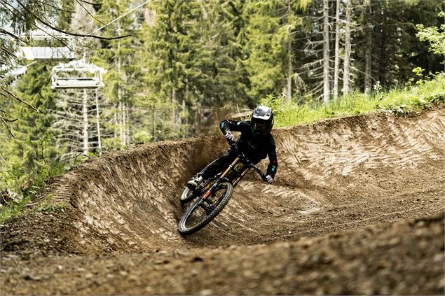 Piste VTT Vink Line partie inférieure -Bike Park de Châtel - L.Meyer - Châtel