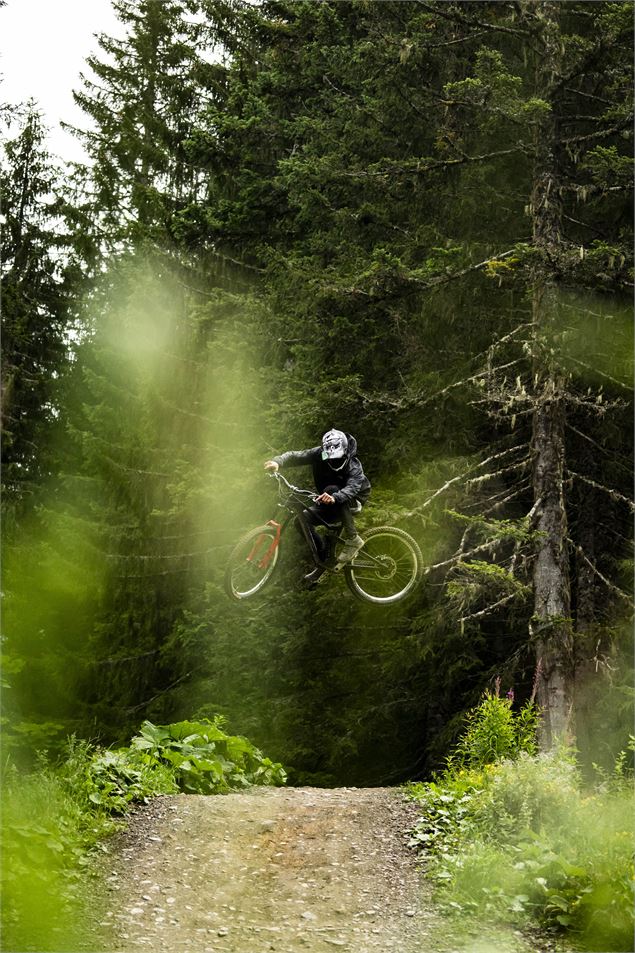 Piste VTT la People du Bike Park de Châtel - L.Meyer - Châtel