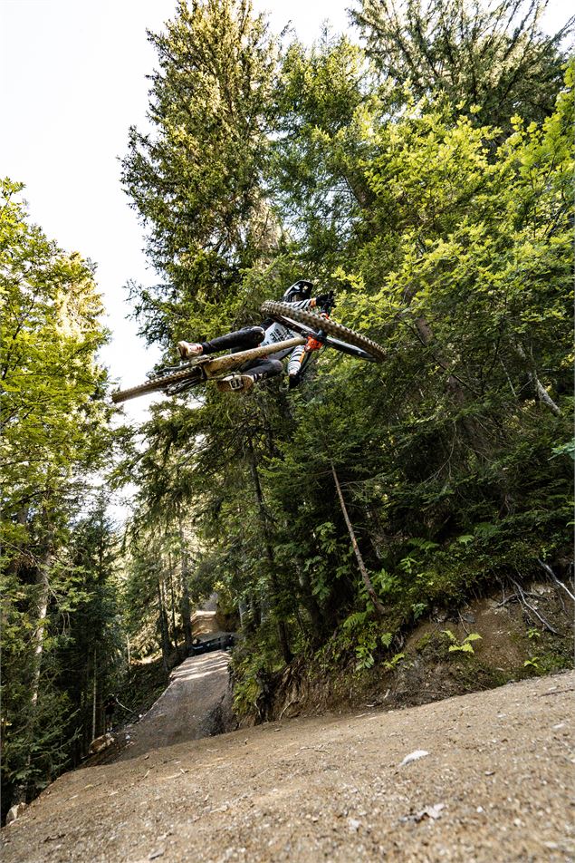 Piste VTT la Zougouloukata du Bike Park de Châtel - L.Meyer -  Châtel