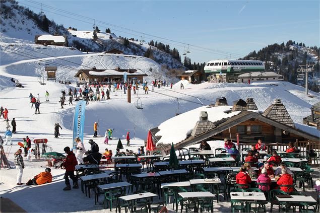 Arrivée du télésiège de Pierre-Longue à Plaine Dranse - JF Vuarand - Châtel Tourisme