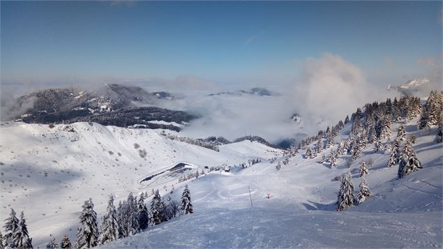 Skieurs sur piste les Airelles - OTADL