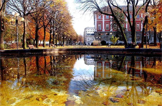 Chambéry : le Parc du Verney et ses bassins à l'automne - G. Garofolin - Chambéry Tourisme & Congrès