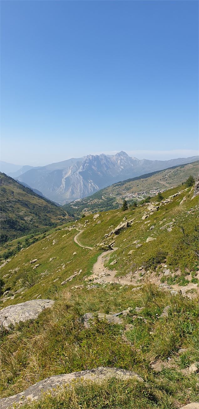 Vue sur la vallée en allant à notre dame des neiges