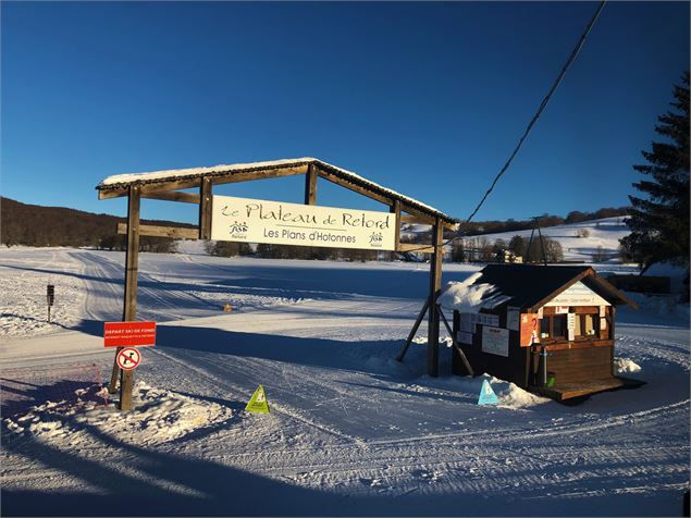 Départ des pistes des Plans d'Hotonnes - Office de Tourisme Bugey Sud Grand Colombier