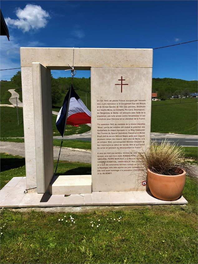 La porte du Maquis aux Plans d'Hotonnes - Office de Tourisme Bugey Sud Grand Colombier