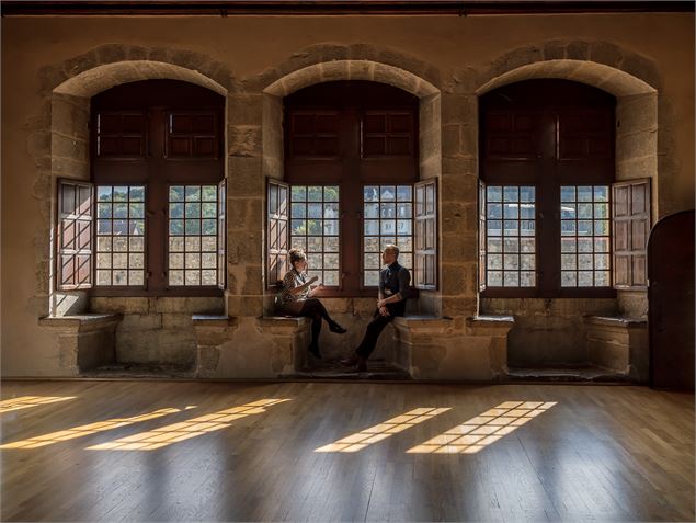 Fenêtres et coussièges dans la salle d'apparat du château d'Annecy - Gilles Piel