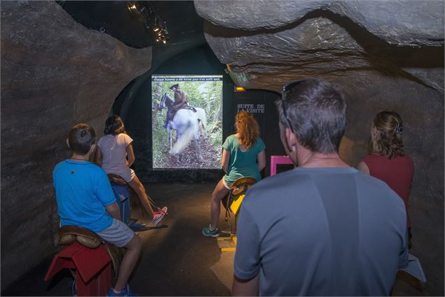 Salle des chevaux - Visite du Repaire Louis Mandrin avec des enfants - Office de Tourisme Pays du La