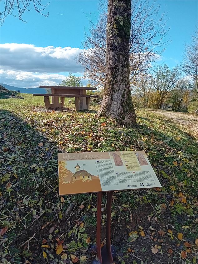 Table de lecture et tables de pique-nique - Henri de Caevel