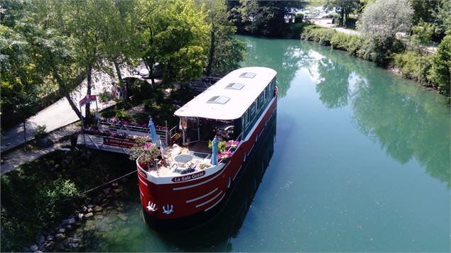 Péniche la Sale Gosse sur le canal de Savière - OT Chautagne