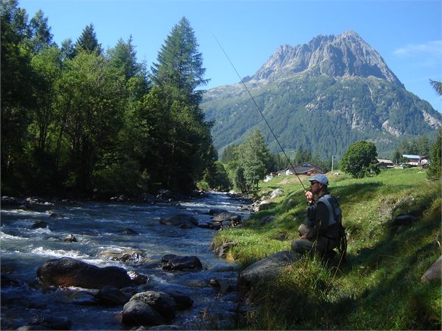 pêche dans l'eau noire - OT vallorcine