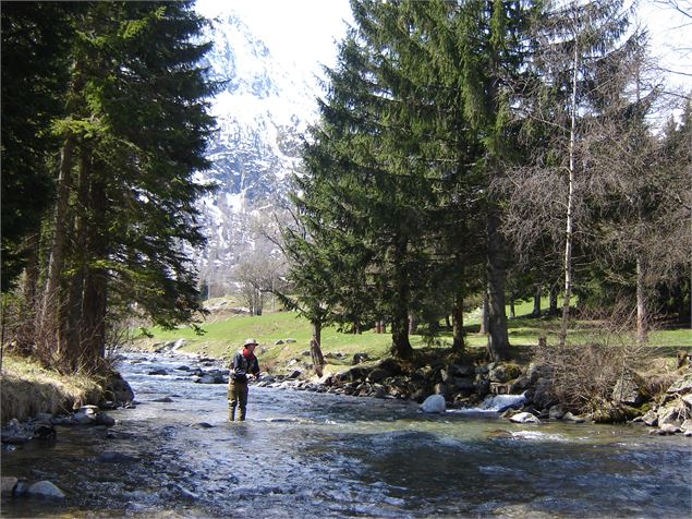 pêche dans l'eau noire - OT vallorcine