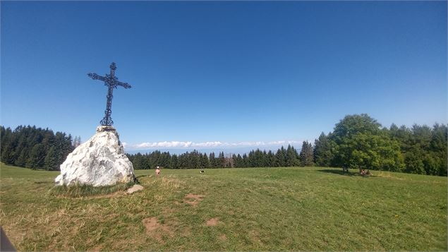 Vue sur la croix - CC pays d'Evian