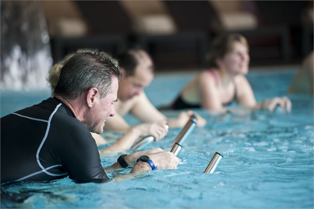 Cours d'aquabiking dans le bassin balnéo - Philippe Royer