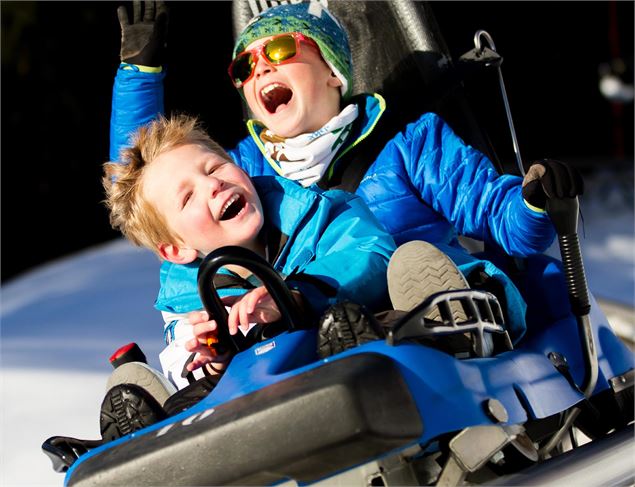 Enfants sur la Luge Alpine Coaster - pierre raphoz