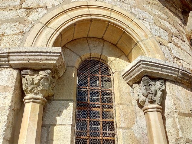 Détail de l'abside de l'église de Lhuis - Marilou Perino