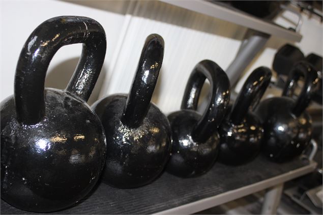 Des charges libre Kettle bell jusqu'à 32kg et haltères jusqu'à 55kg - Côté Forme Cluses