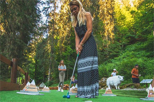 Mini golf du Lac de Montriond - Yvan Tisseyre / OT Vallée d'Aulps