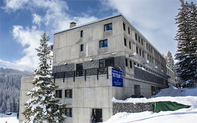 Vue de l'extérieur du Totem Friendly Hôtel & Spa à Flaine Forum - OT Flaine-Candice Genard