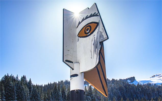 Vue en contre plongée de la Tête de Femme - OT Flaine-Candice Genard