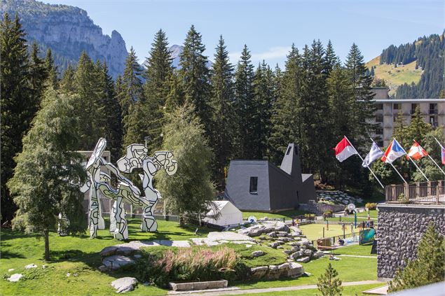 Vue large du Boqueteau avec le Forum de Flaine - Daniel Durand