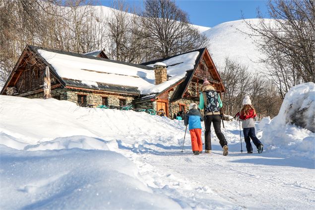 Famille en raquettes sur la piste Panoramique - © OT Saint Sorlin d'Arves - V Bellot-Mauroz