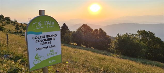 Panorama à 1 km du sommet du col du Grand Colombier - ©OT Bugey Sud