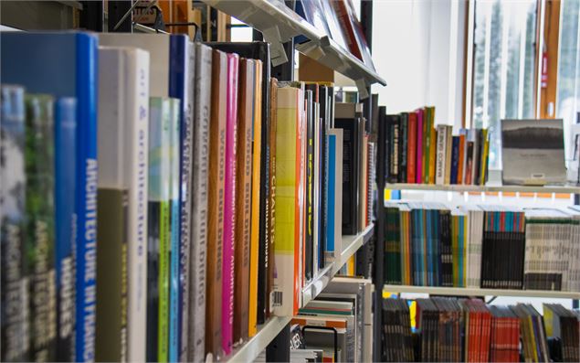 La bibliothèque du Centre d'Art - OT Flaine-Candice Genard