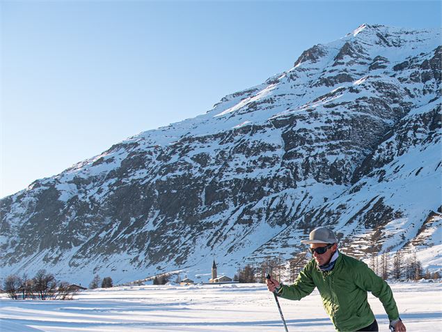 Skieur de fond à sur le site nordique de Bessans - HMVT Dylan Cuvelier