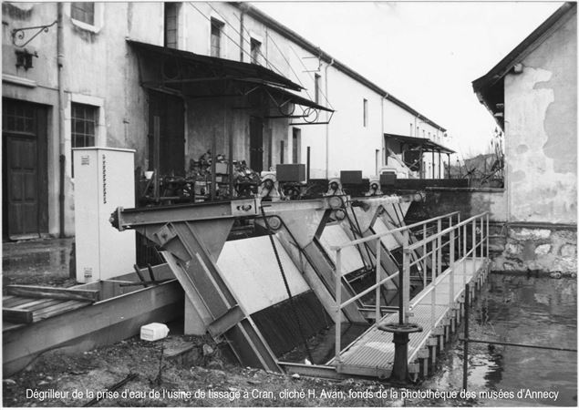 Dégrilleur de la prise d’eau de l‘usine de tissage à Cran - Archives municipales d’Annecy