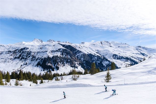 ski en famille sur les Bonnets Rouges - OTAB_F.Chamiot