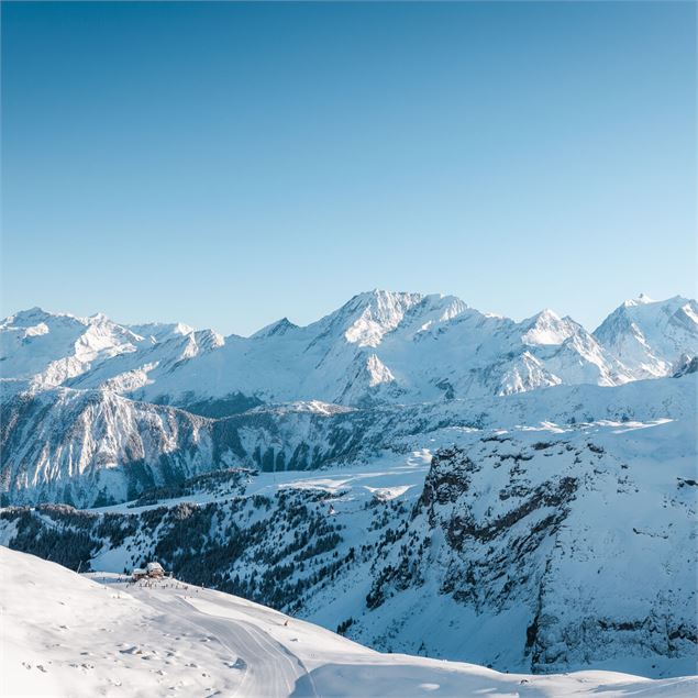 Photo d'hiver prise en amont du télésiège de l'aiguille du fruit - Courchevel Tourisme