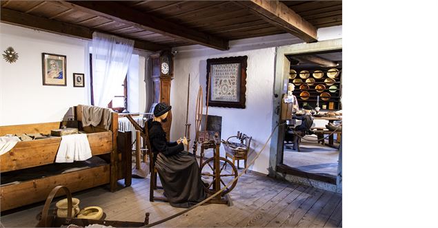 Pièce reconstitué de l'habitat traditionnel -expo permanente - Eric Courcier