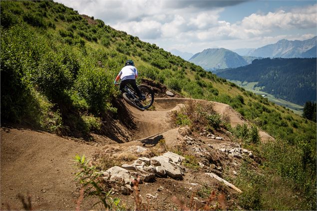 Piste de descente VTT du Crêt du Loup