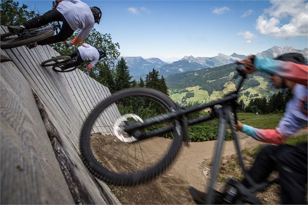 Piste de descente VTT du Crêt du Loup