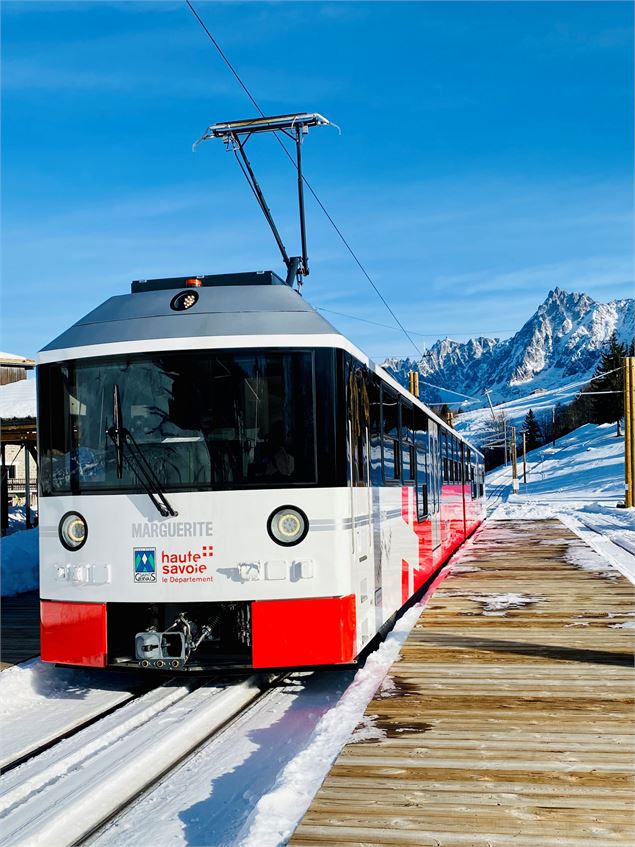 Tramway en hiver - Bernard Tartinville