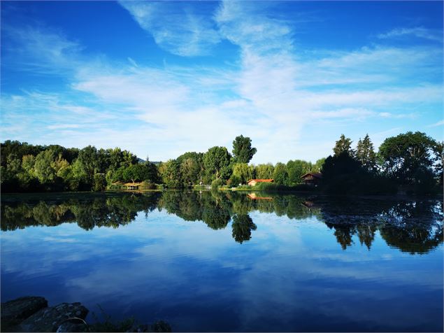 Photo du Lac en été - M&B Tourisme