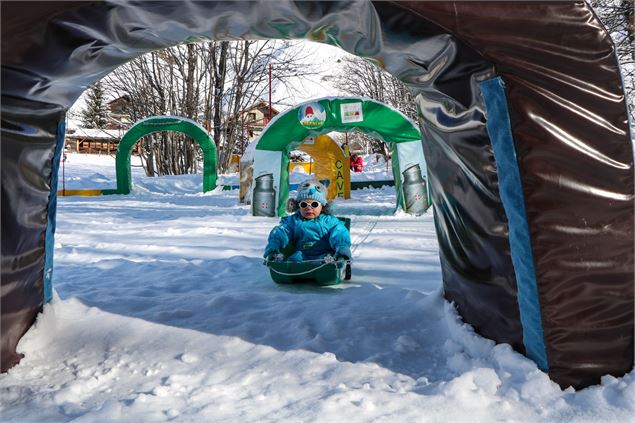 Enfant aire de luge - © OT Saint Sorlin d'Arves - V Bellot-Mauroz