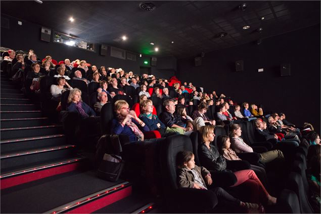 public assis en cours de projection - La Turbine/Kévin Roch