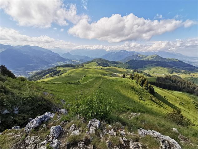 Vue sur la Vallée Verte depuis la pointe de Miribel - OT Alpes du Léman