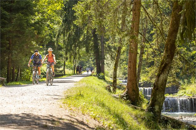 Vélo au bord du Morel - CCVA