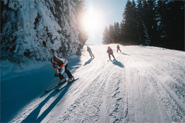 Skier au Grand Massif - ©GMD_2024_MathisDecroux