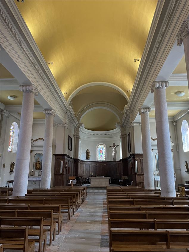 Nef de l'église St Martin de Vaux en Bugey - Marilou Perino